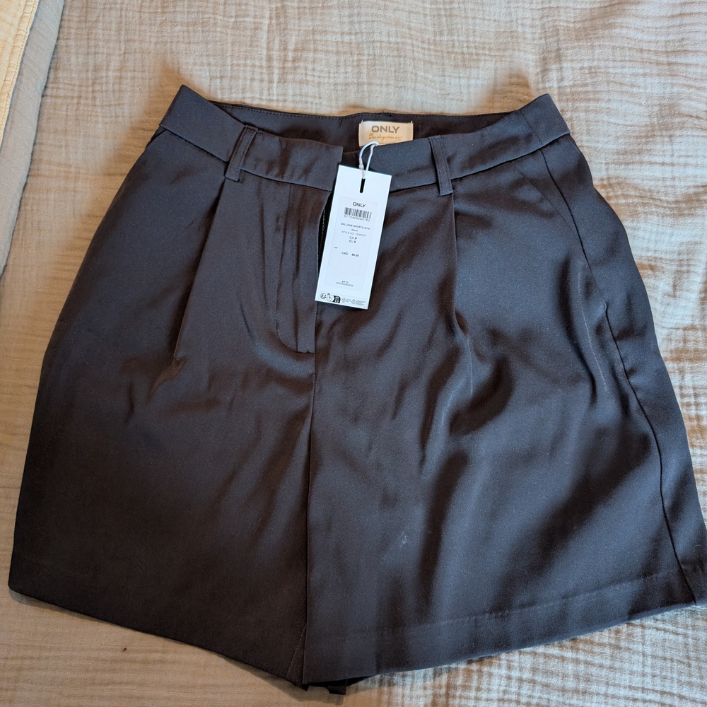 ONLY Black Pleated Shorts